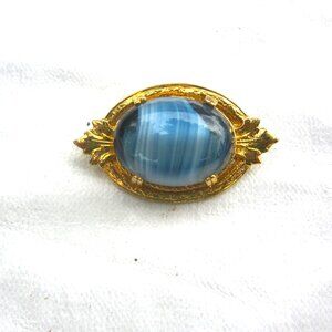 VTG PIN BLUE STRIPED CABACON IN GOLDTONE MOUNT, VERY ELEGANT